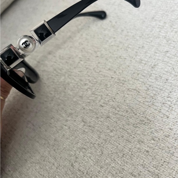 Chanel sunglasses worn one time - Picture 9 of 9